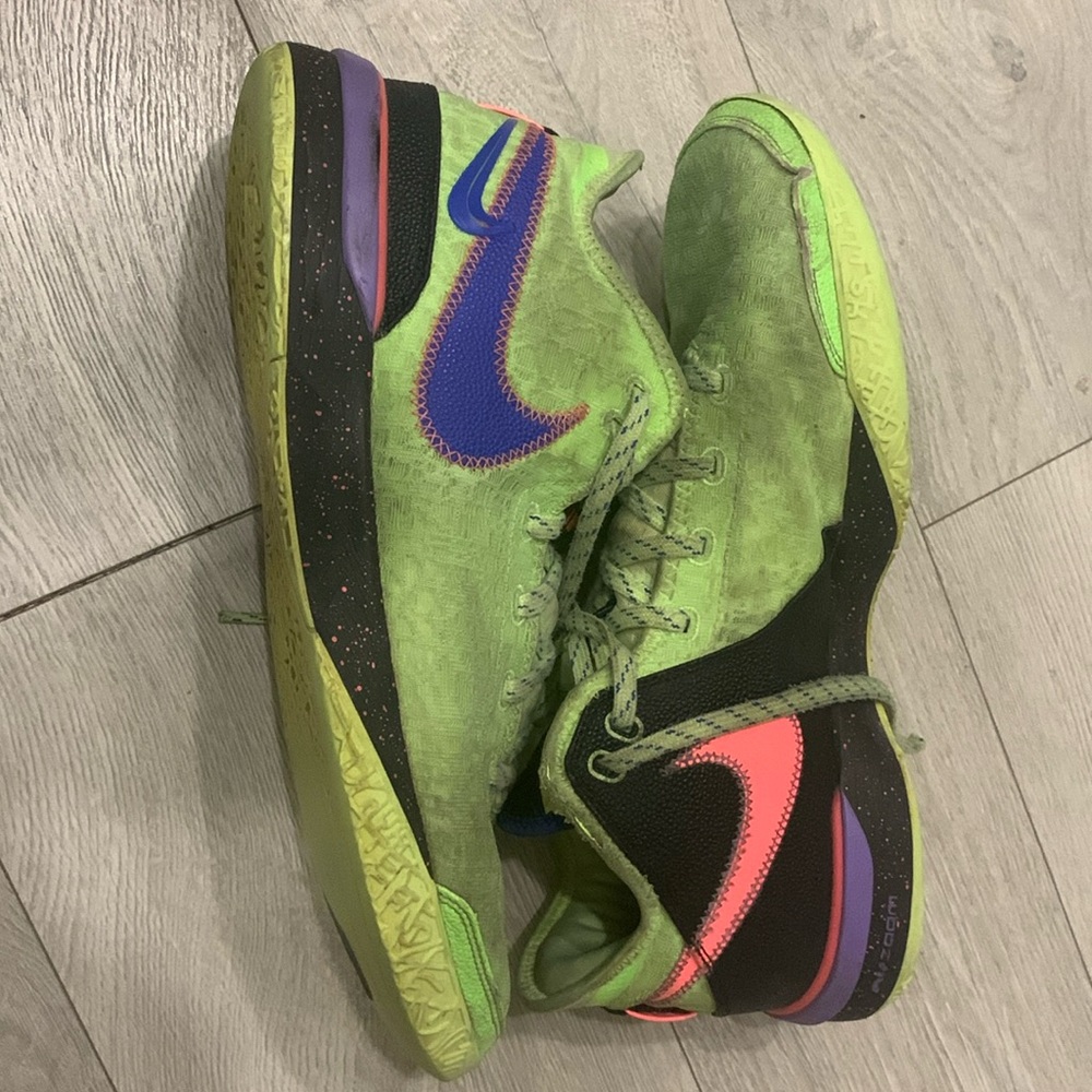 Lebron 20s size 14.